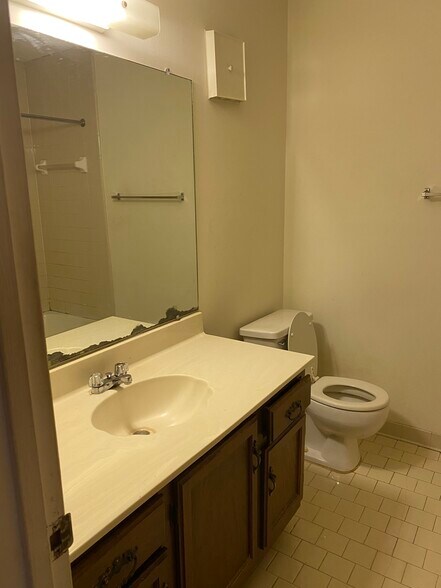 Bathroom mirror has been completely replaced since photo was taken - 1412 11th St S