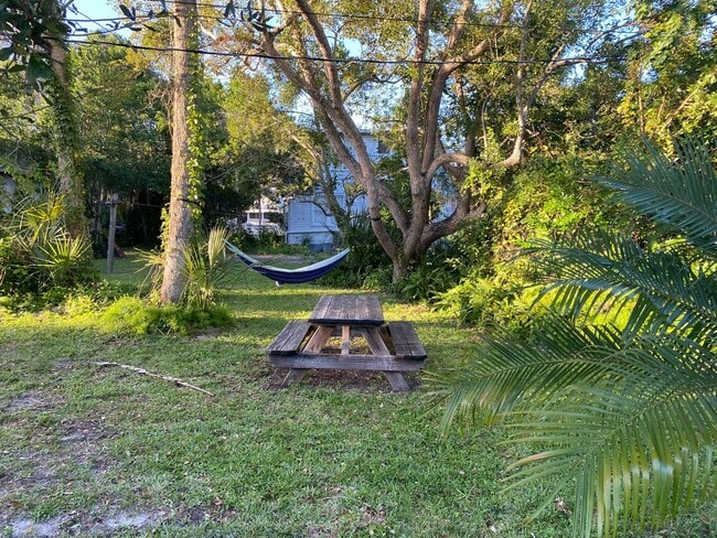 Building Photo - 1 bedroom Historic Cottage half Block from Canal