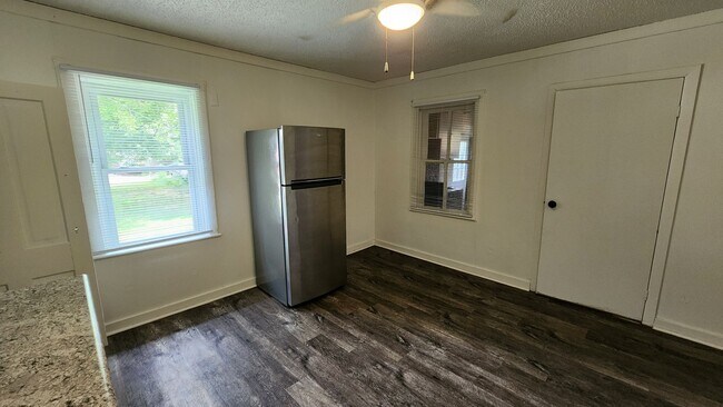 Building Photo - 508 Avon St