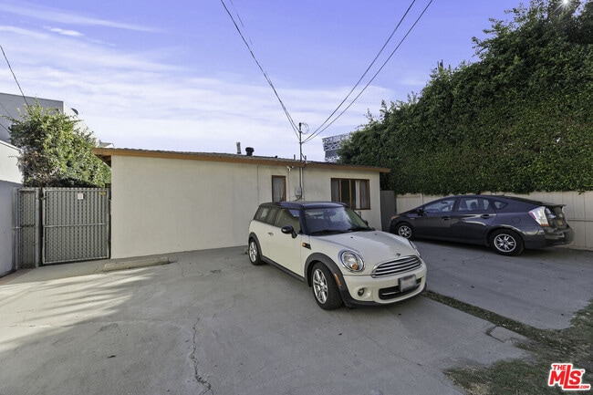 Building Photo - 1167 Nelrose Ave