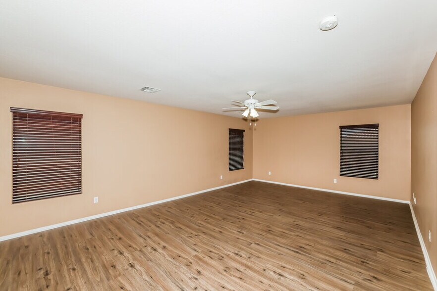 Building Photo - 9427 W Monte Vista Rd