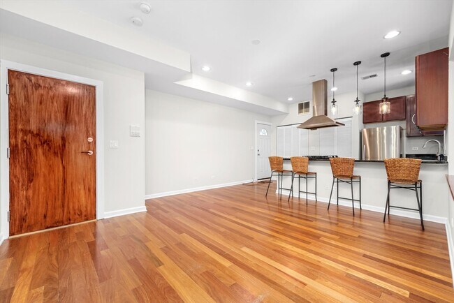 Building Photo - 3551 W Belle Plaine Ave