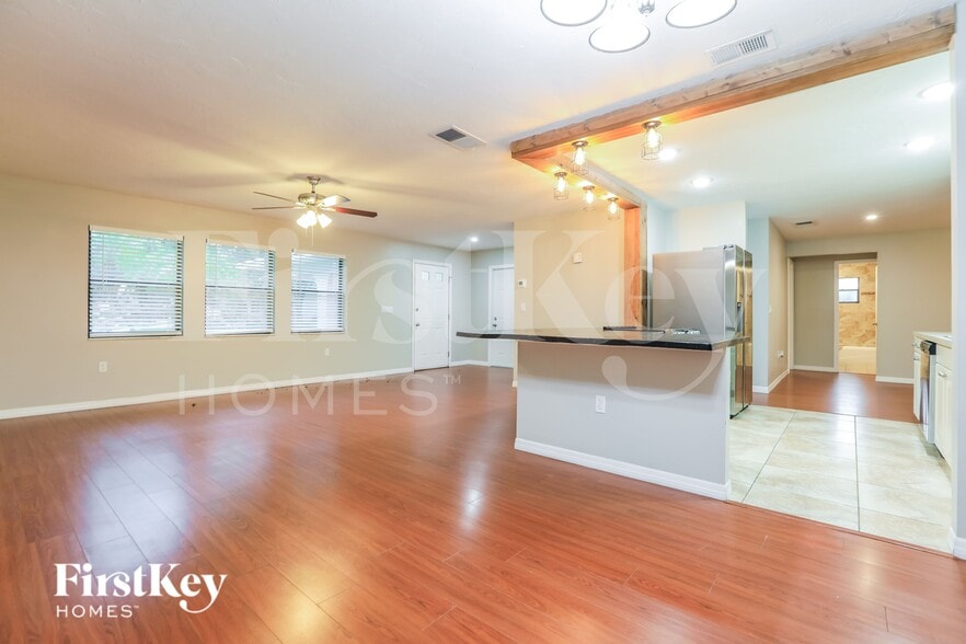 Building Photo - 8340 Brandeis Cir W