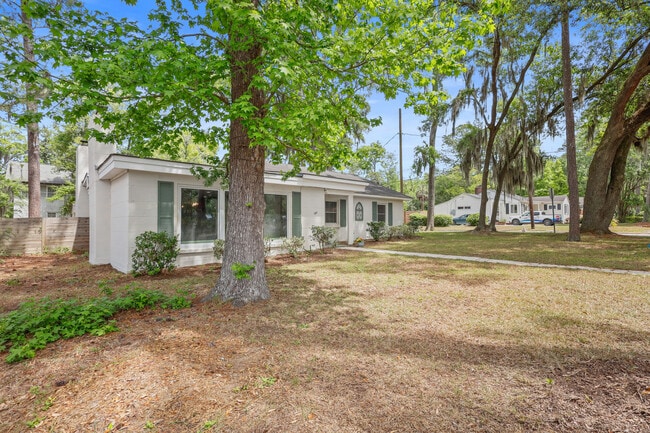 Building Photo - Spacious 4-Bedroom, 2.5-Bath Home E Duffy