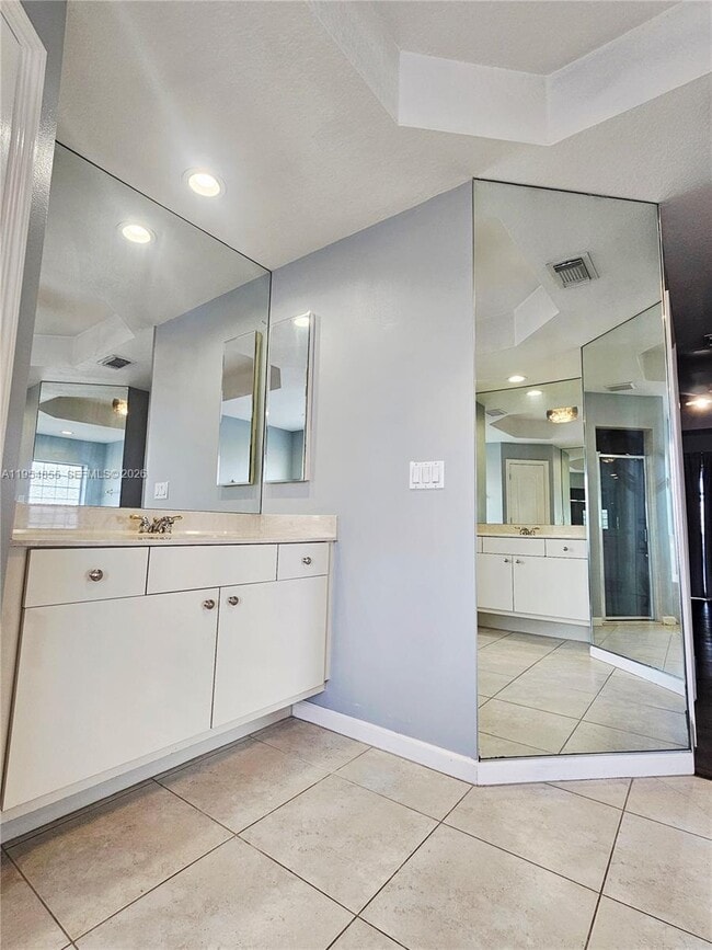 Building Photo - 2161 SW Imperial St