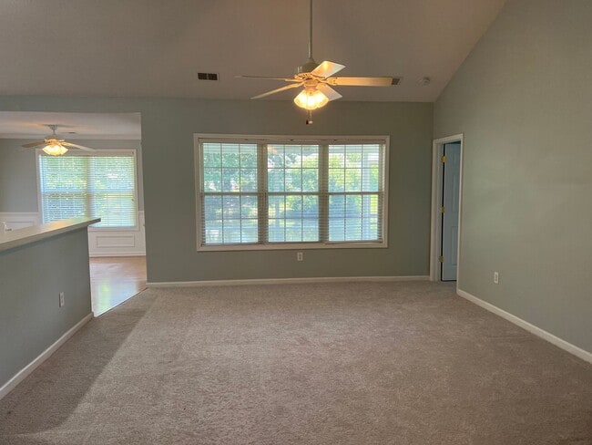 Building Photo - Beautiful Lake Side Location! Lake Linden ...