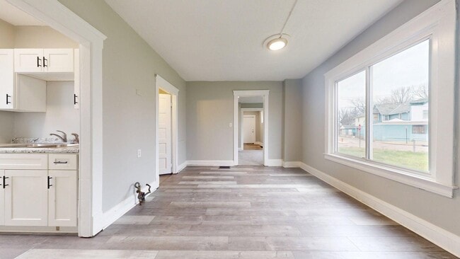 Building Photo - Lorain/W.73 neighborhood, updated 3 bed/1 bath single family house.