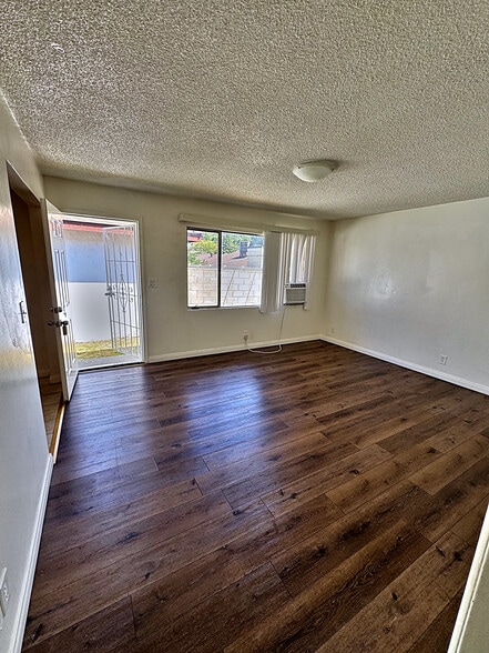 Building Photo - 407 Violet Ave