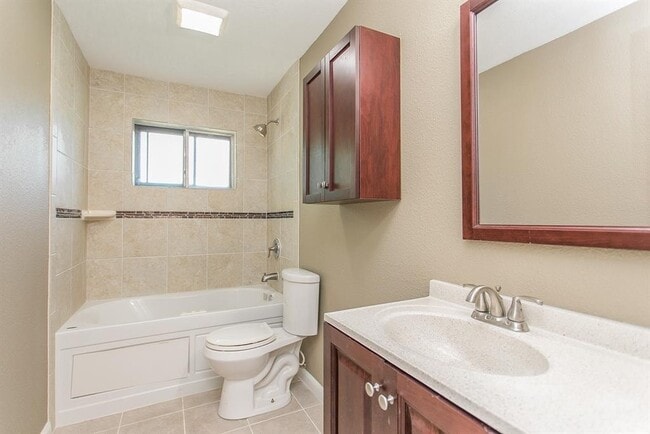 Building Photo - Beautifully renovated 4 bedroom home in a great subdivision