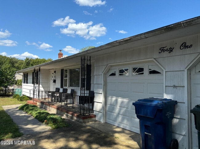 Building Photo - 41 Heath Ave