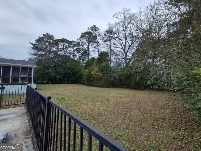 Building Photo - 930 Hill Pl