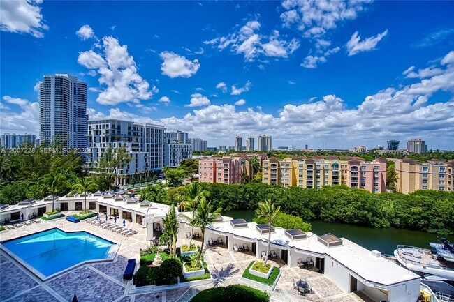 Building Photo - 19500 Turnberry Way