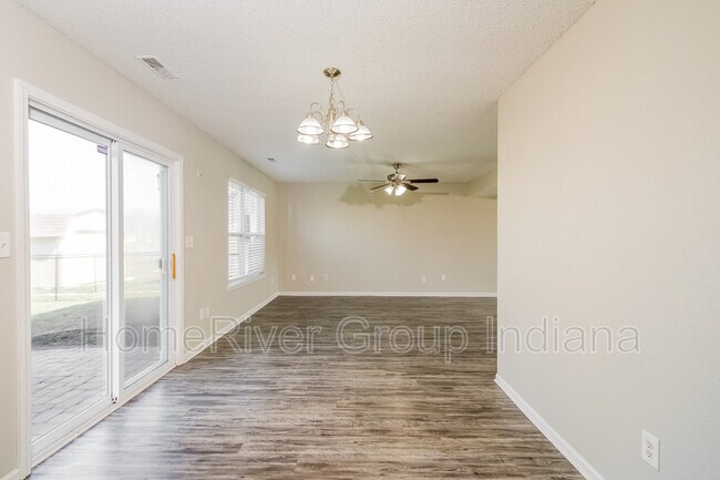 Building Photo - 5546 Bracken Dr