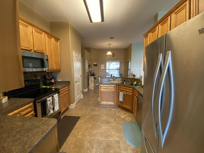 Building Photo - 2722 Lakes Edge Ln