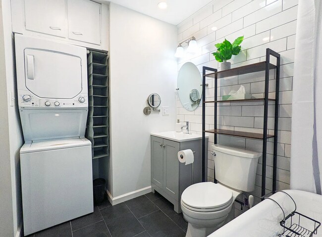 Building Photo - 1102 S Buckingham Rd