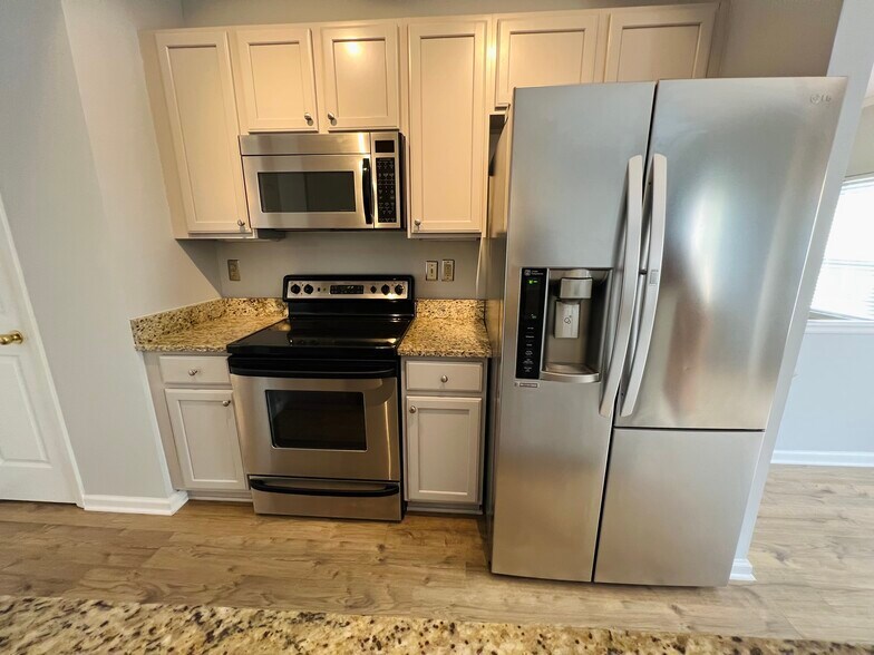 Kitchen - 1732 Pryor Rd SW