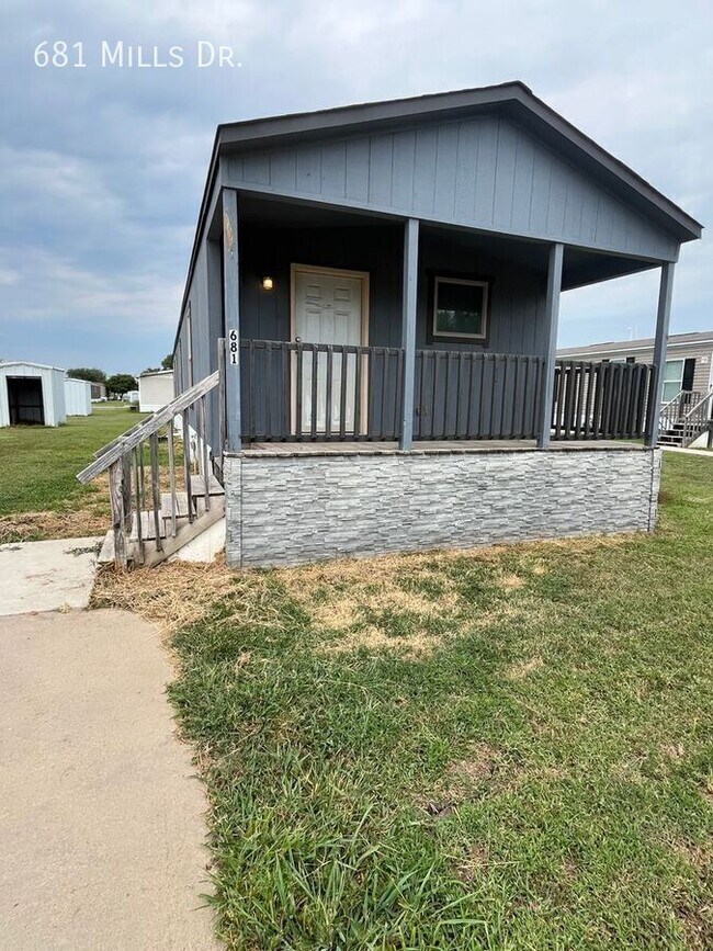 Building Photo - 681 W Mills Dr