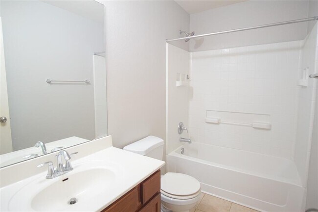 Building Photo - 210 King Ridge Dr