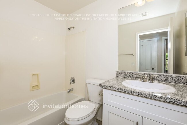 Building Photo - 1618 E Daniella Dr