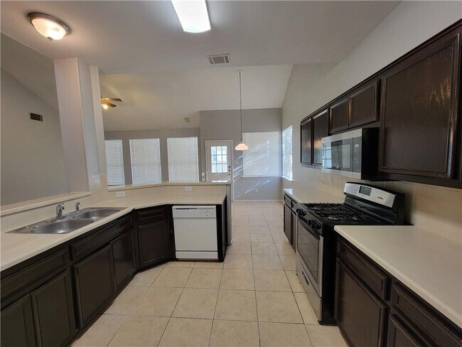 Building Photo - 1001 Acanthus St