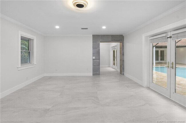Building Photo - 4 Copaire Rd