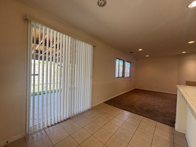 Building Photo - 44321 Sunmist Ct