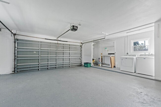 Building Photo - Mid-Century  3 bed/ 2 bath rental home with a huge bonus room