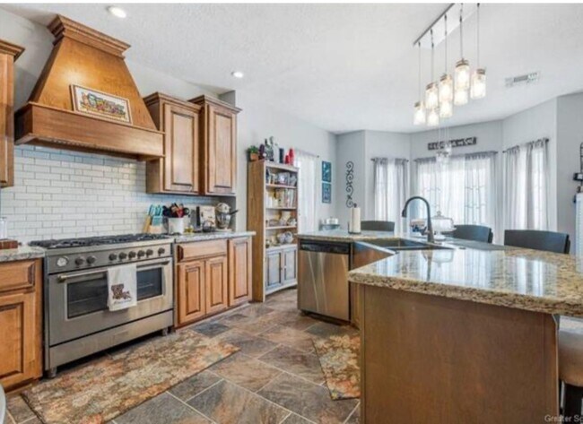 Building Photo - Moss Bluff Area