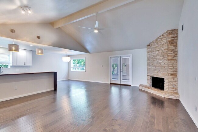 Building Photo - 2815 Inridge Dr