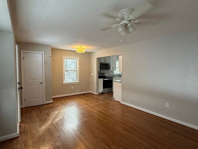 Building Photo - Beautiful Ranch located in Roanoke County