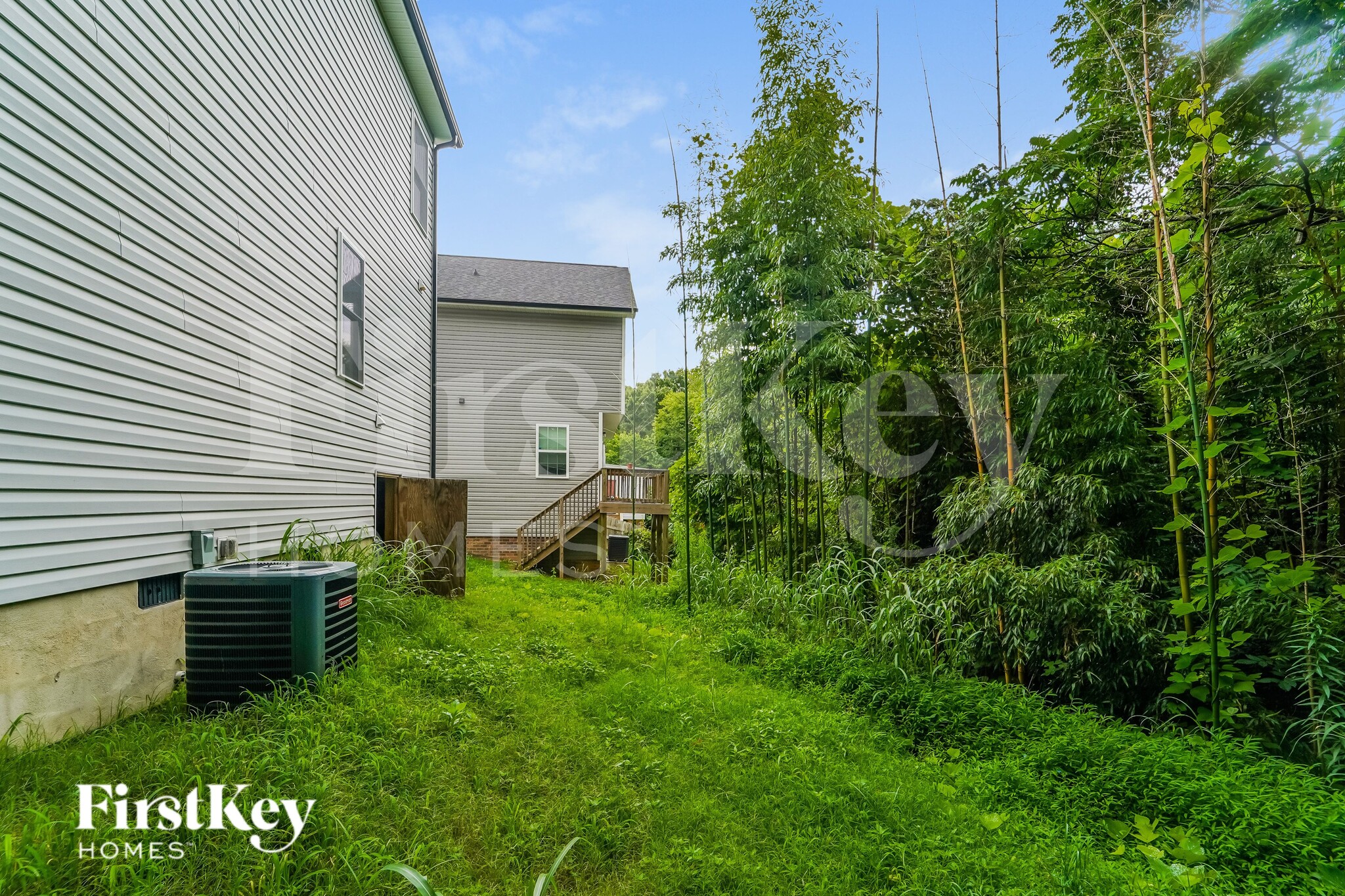 Building Photo - 656 Smith St