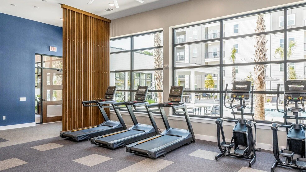 Building Photo - 6000 Front St