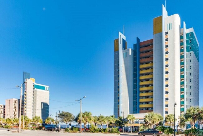 Building Photo - 647 N Creekside Dr