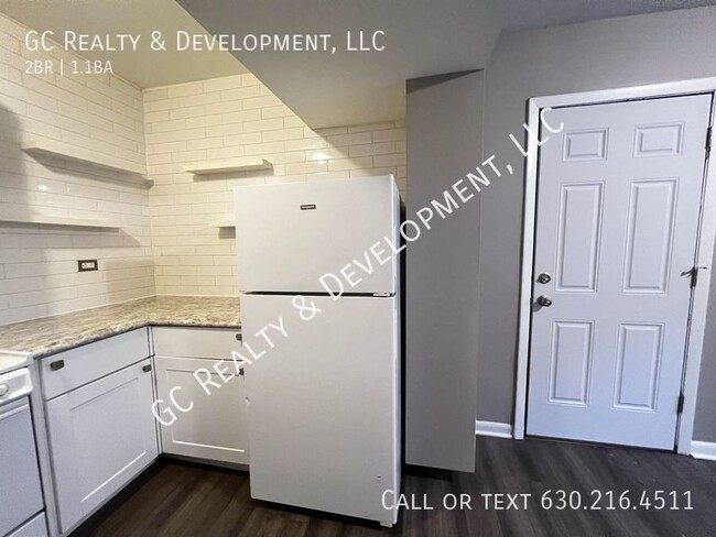 Building Photo - ***3LINCOLN PARK - COACH HOUSE / 2 BDRM + ...