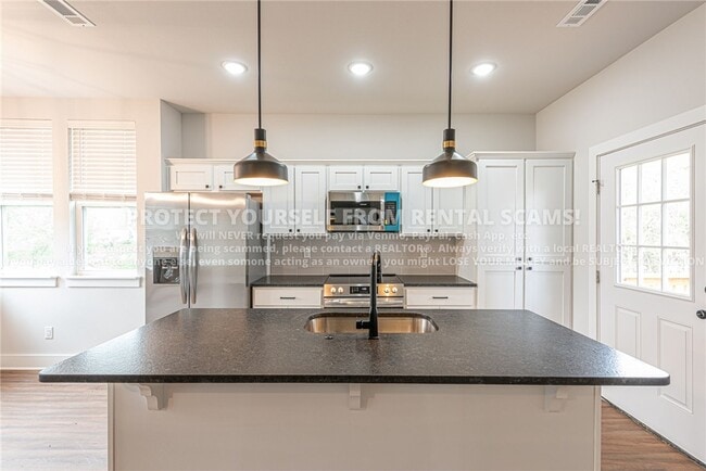 Building Photo - 1047 S Laramie Hts