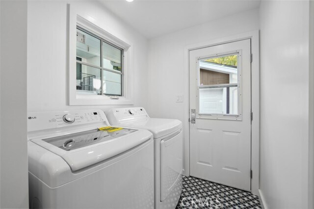 Building Photo - 2549 Beachwood Dr