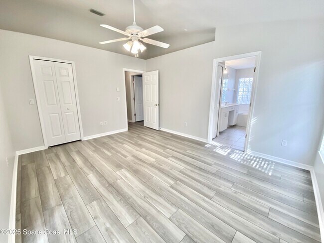 Building Photo - 1760 Sun Gazer Dr