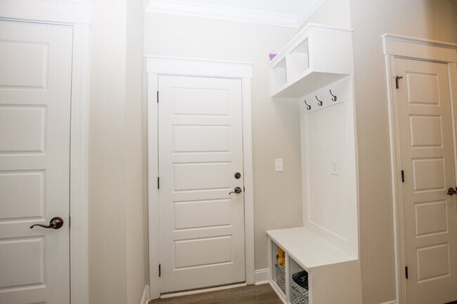 Building Photo - "Charming 4-Bedroom Retreat with Fireplace and 3 Full Baths in Aberdeen!"