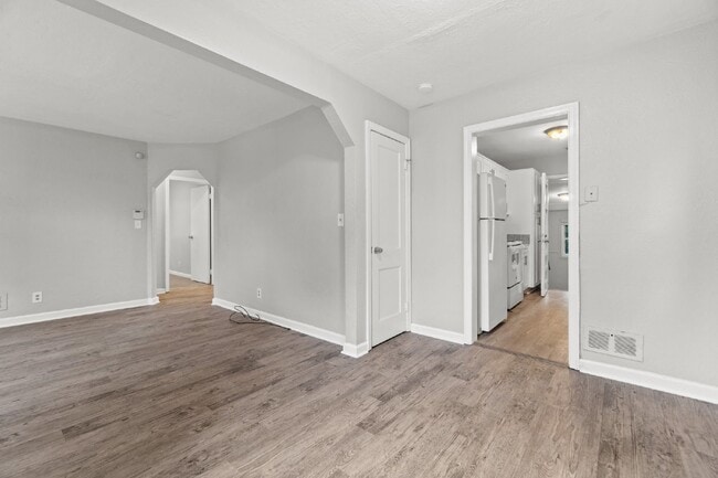 Building Photo - ADORABLE 3 BEDROOM 1 BATH RANCH HOUSE