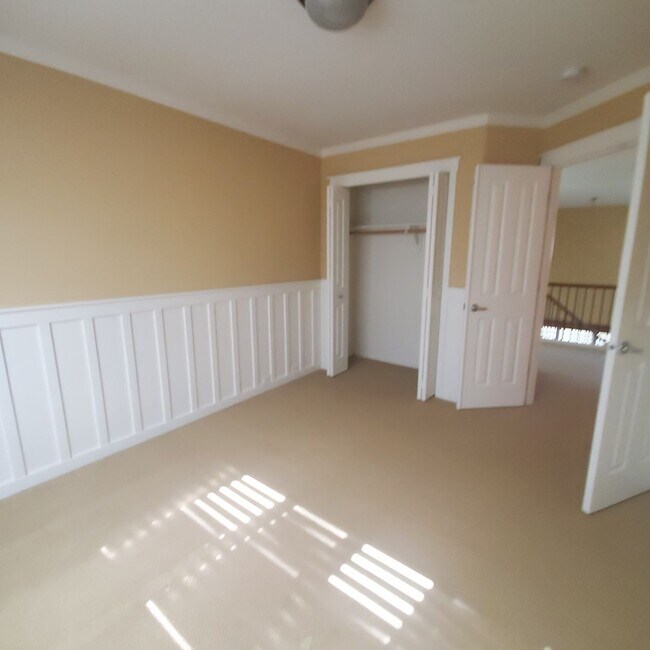 Building Photo - 5 Bedroom Main floor Master Suite ~