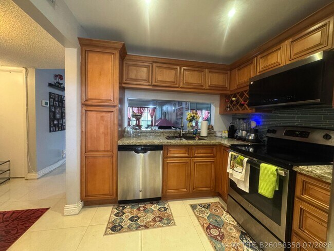 Building Photo - 6575 W Oakland Park Blvd