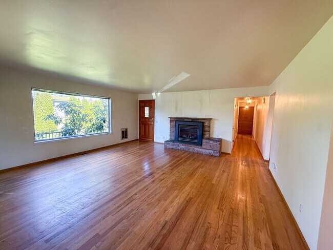 Building Photo - 3bd/1.5ba Edmonds Home
