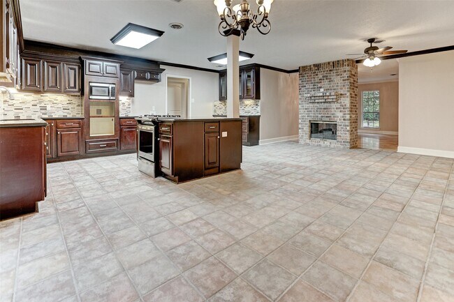 Building Photo - 4315 Woodvalley Dr