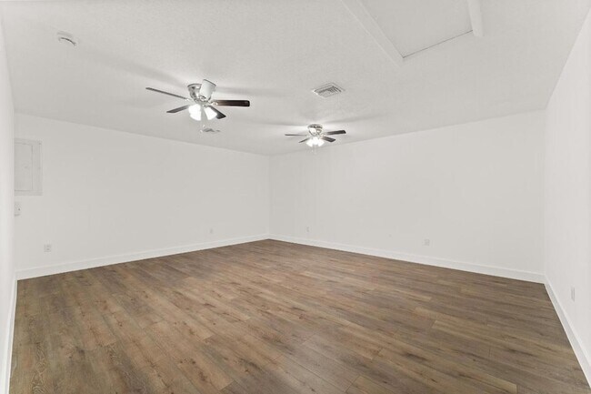 Building Photo - 1575 SW Fresno Rd