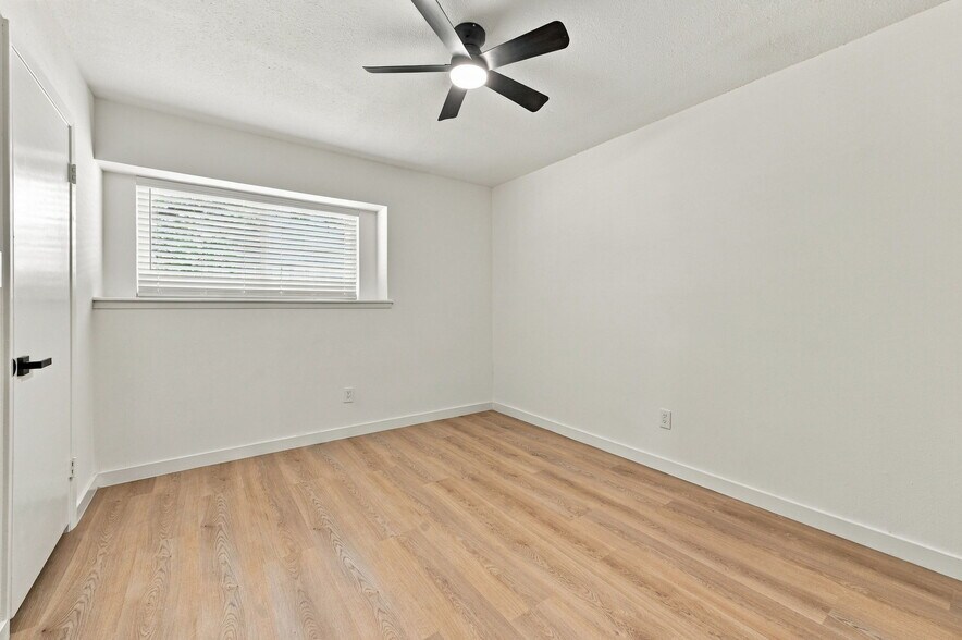 Guest bedroom - 8339 Carvel Ln