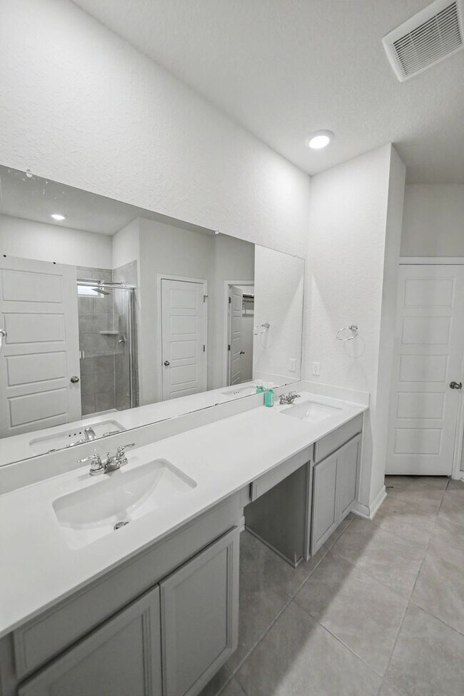 Building Photo - 3037 Beringer Blvd