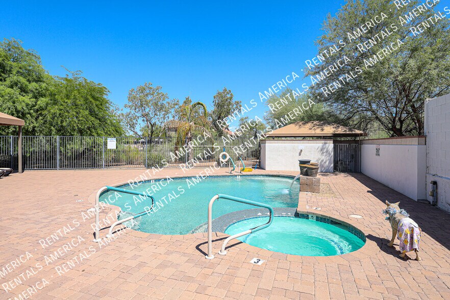 Building Photo - 2950 W Louise Dr