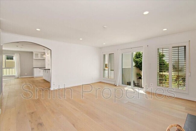 Building Photo - 122 S Guadalupe Ave