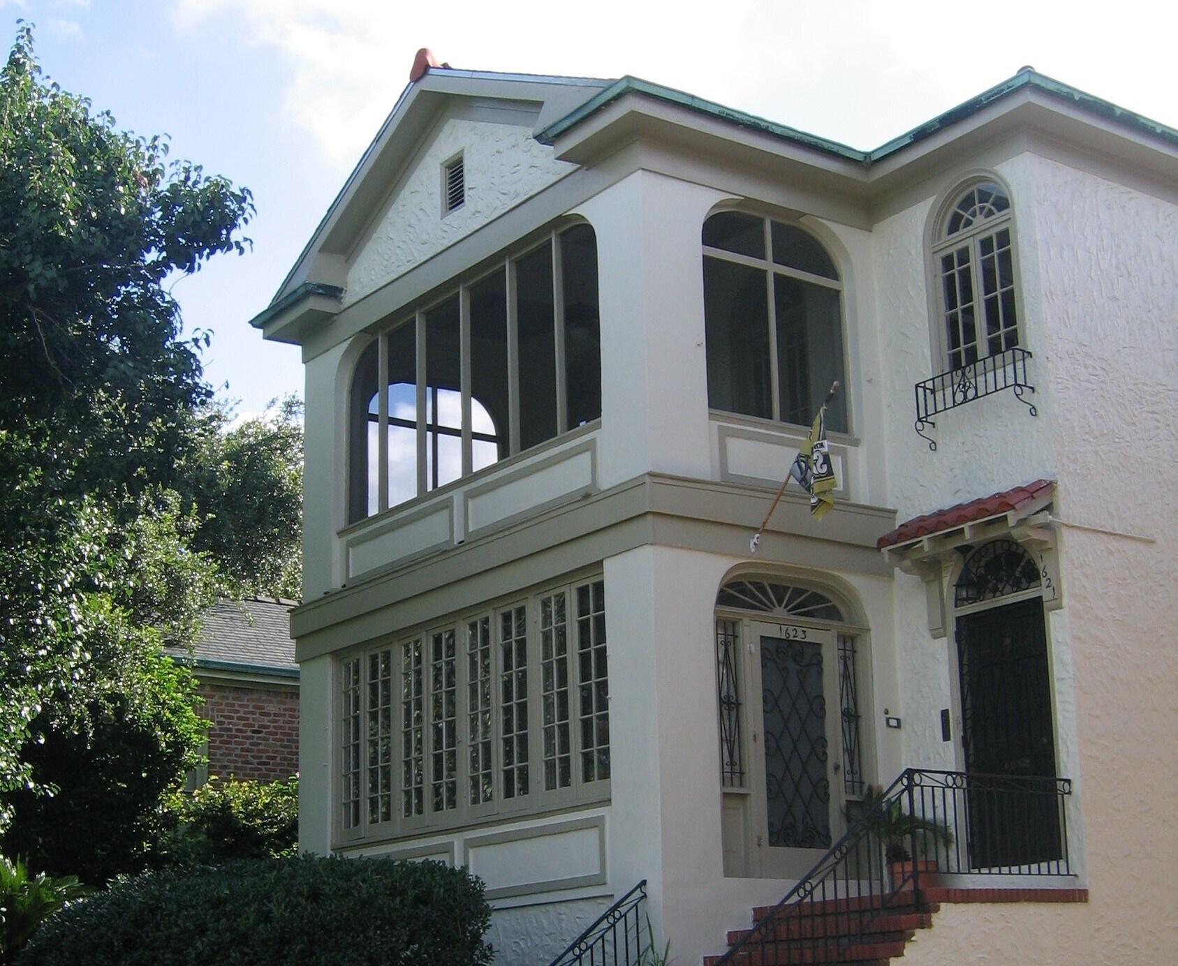 Building Photo - 1621 Dufossat St