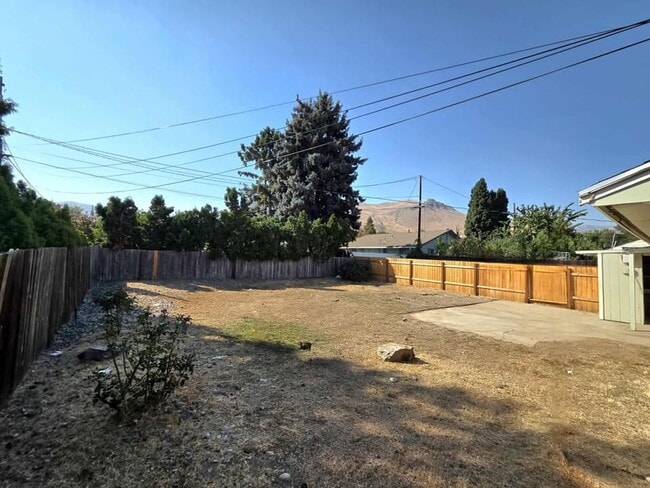 Building Photo - Two Bedrooms & One Bathroom Home $100.00 o...